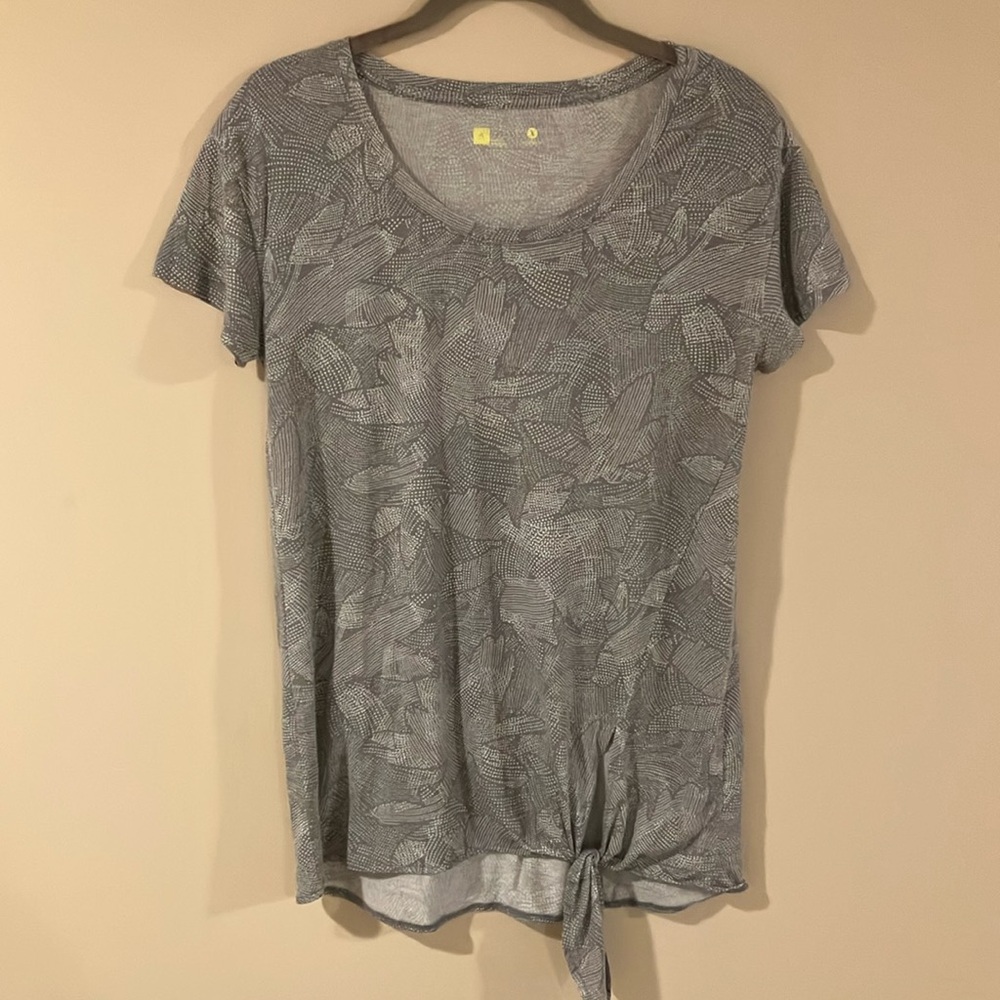 Xersion Grey Leaf Print Short Sleeve Tee